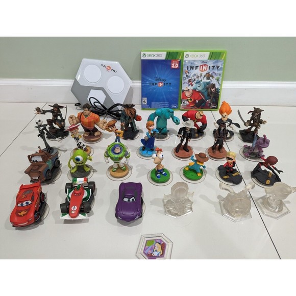 Disney Infinity 2 game and 27 characters plus accessories Lot - Picture 1 of 8